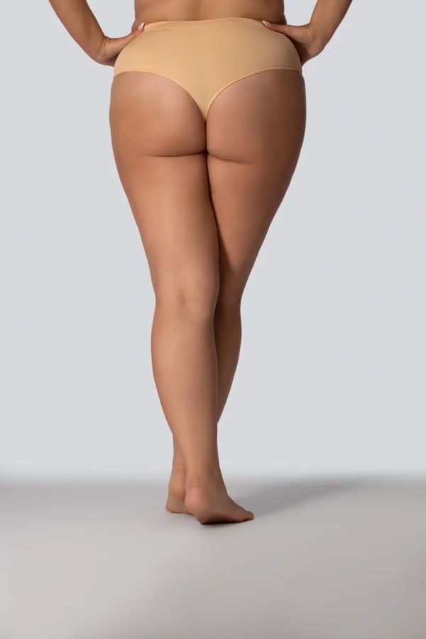 Queen Size smoothwear string in huidskleur, grote maten shapewear voor dames