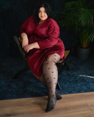 zwarte-panty-met-schattige-hartjes-plus size