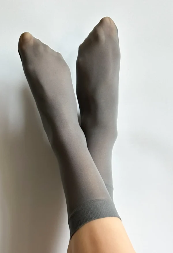 Katrin_40_den_sokken in_grijs - sokken in licht grijze kleur
