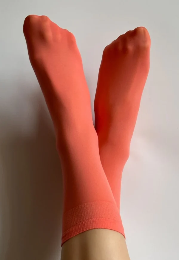 Katrin_40_den_sokken in_Coral kleur