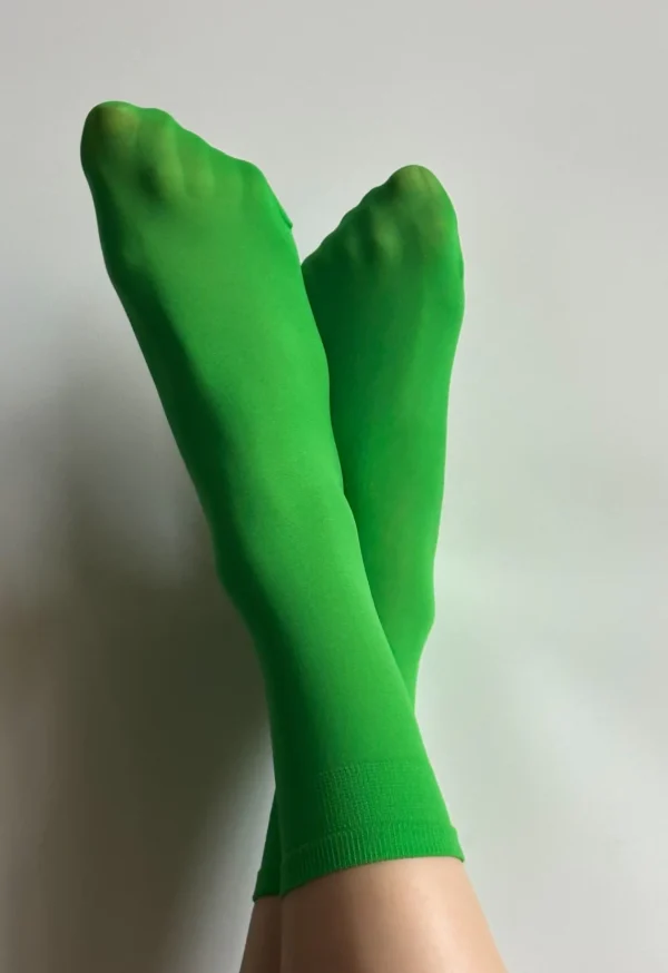 Katrin_40_den_sokken in_eletric-green