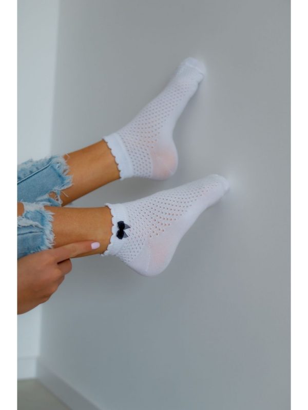 Witte sokken met strikje aan de enkel