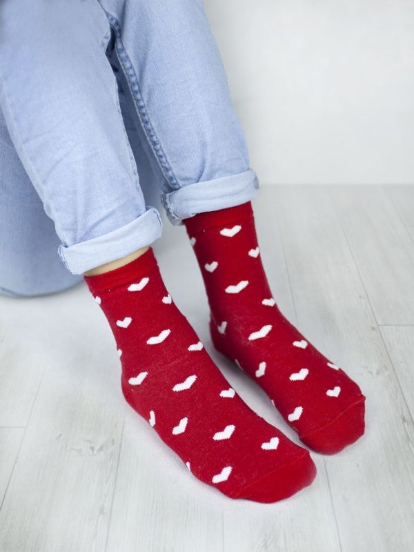 women-s-little-hearts-pattern-socks rode sokken met witte hartjes
